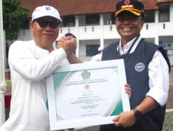 Pj Bupati Sumedang Terima Penghargaan dari Kemenag  Saat Peringatan HAB ke-78