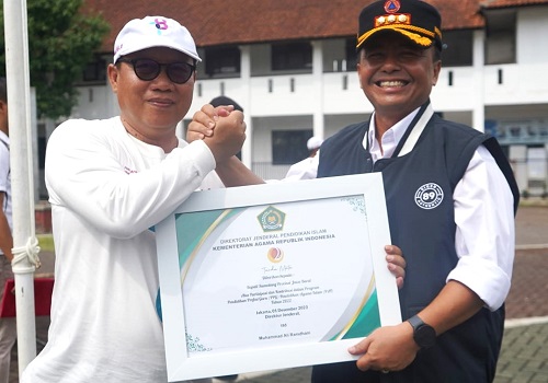 Pj Bupati Sumedang Herman Suryatman memimpin apel Hari Amal Bhakti (HAB) ke-78 Kementerian Agama Republik Indonesia di Lapang Peragaan Manasik Haji komplek PUSDAI Sumedang, Rabu (3/1/2024).