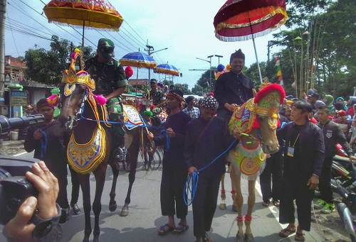 Kesenian kuda renggong dipilih Pemkab Sumedang guna mengikuti kegiatan pawai kafilah pada kegiatan MTQ tingkat Provinsi Jawa Barat yang akan digelar di Kabupaten Bekasi.