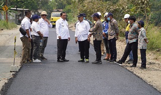 Balai Besar Wilayah Sungai (BBWS) Cimanuk-Cisanggarung Kementerian PUPR melakukan perbaikan Jalan Tolengas-Jatigede, yaitu jalan yang merupakan akses masuk ke kawasan wisata Bendungan Jatigede dari arah Tom. Biaya yang dikucurkan untuk perbaikan ini adalah Rp 40 miliar.