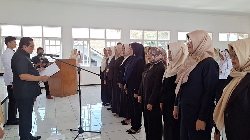 Forum Partisipasi Publik untuk Kesejahteraan Perempuan dan Anak (PUSPA) Kabupaten Sumedang dilantik di Aula Gedung PKK Sumedang. Rabu (5/6/2024).