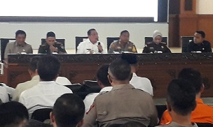 Pj Bupati Sumedang Yudia Ramli mengumpulkan unsur Forkopimcam dari 26 Kecamatan yang ada di di Aula Tampomas Pusat Pemerintahan Sumedang (PPS). Rabu, 19 Juni 2024.